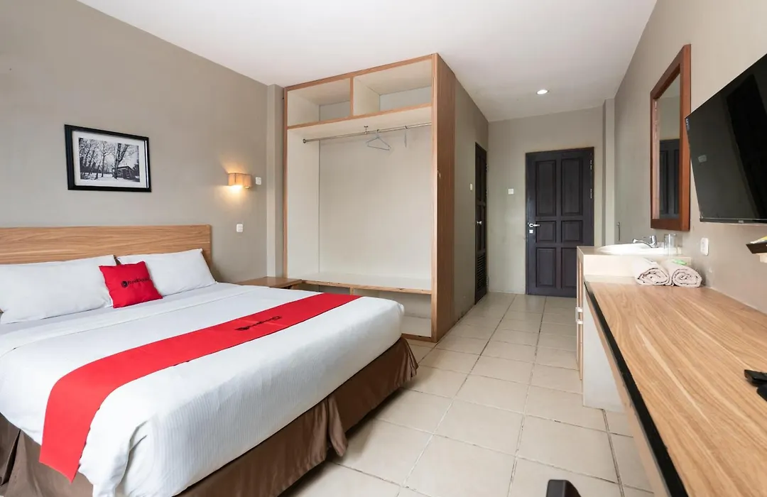 Reddoorz Plus At Hotel Ulin Samarinda-1